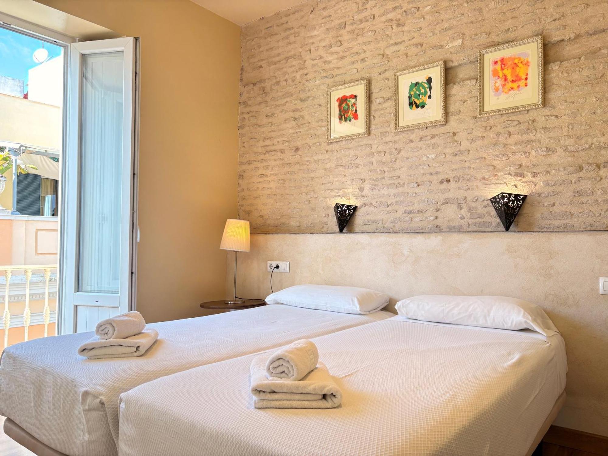 Life Apartments San Vicente, Seville